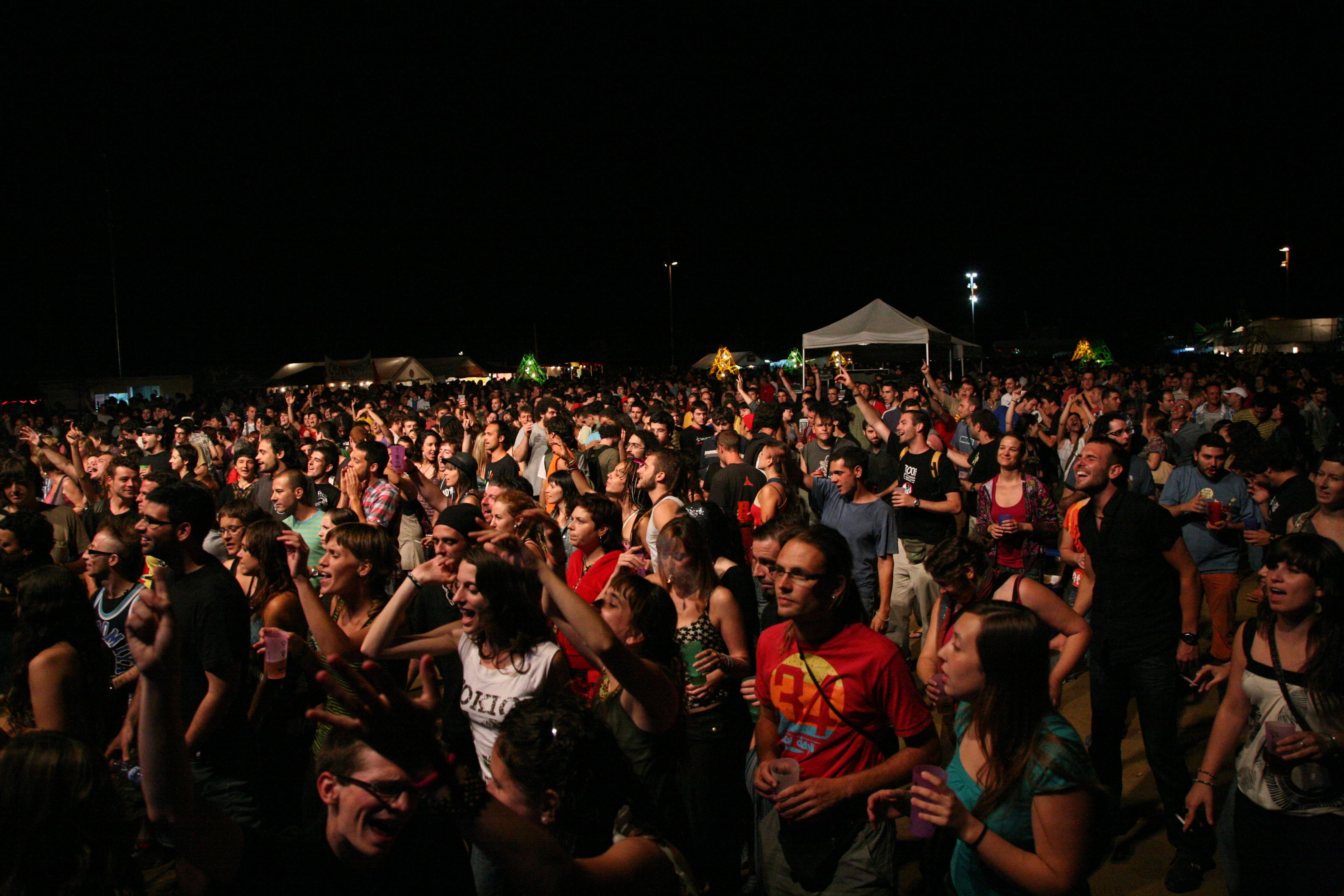 Imatge Sant Pere 2022: Barraques de Festa Major, amb Sorigen, Dr. Prats i Jazzwoman.